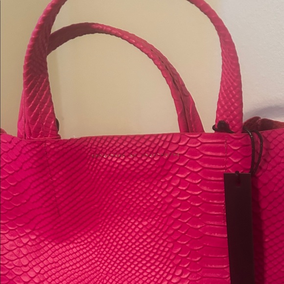 Vibrant Pink Python Textured Tote Bag Set! - Picture 2 of 3